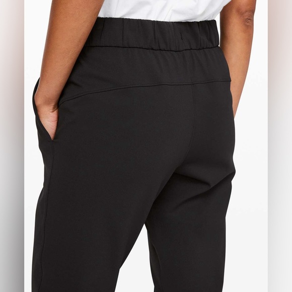 Lululemon On the Fly 7/8 Pant - Picture 5 of 11